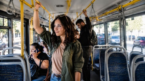 Mädchen im Bus